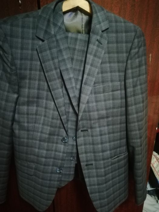 Продам мужской костюм