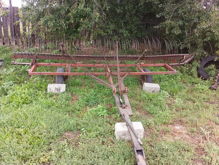 Продам косилку "Шумахер", грабли, плуг, талкушка.