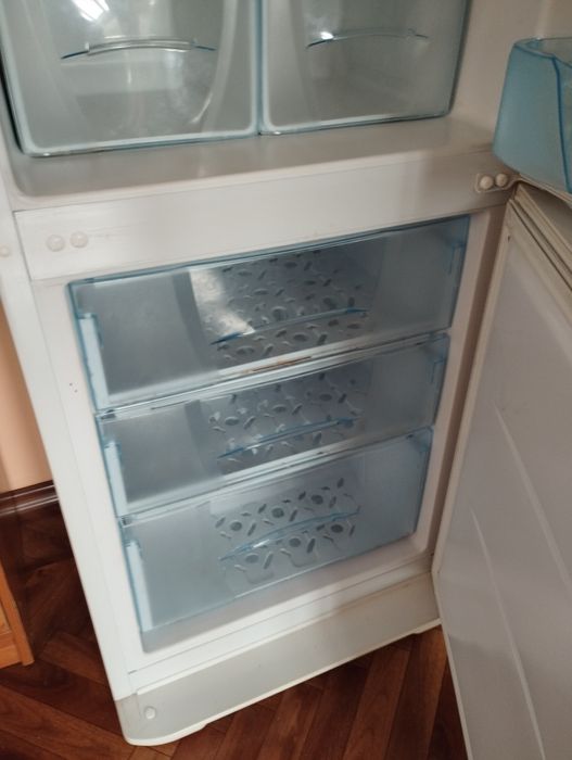 Холодильник Бирюса