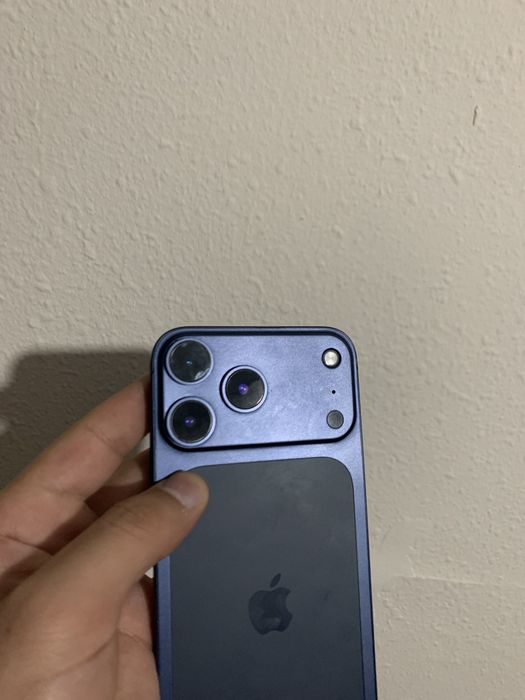 Iphone 11 17 pro korpus taqilgan rangi deep blue