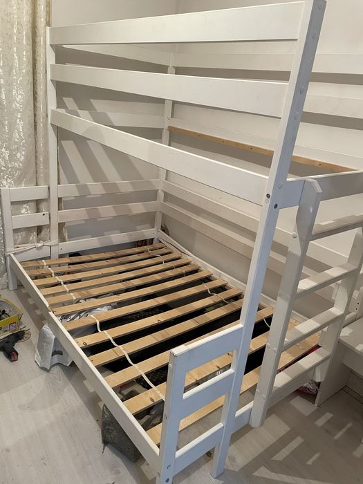 двухъярусная кровать с матрасом