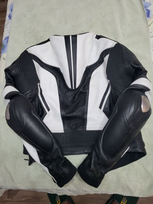 Продавам яке размер 48