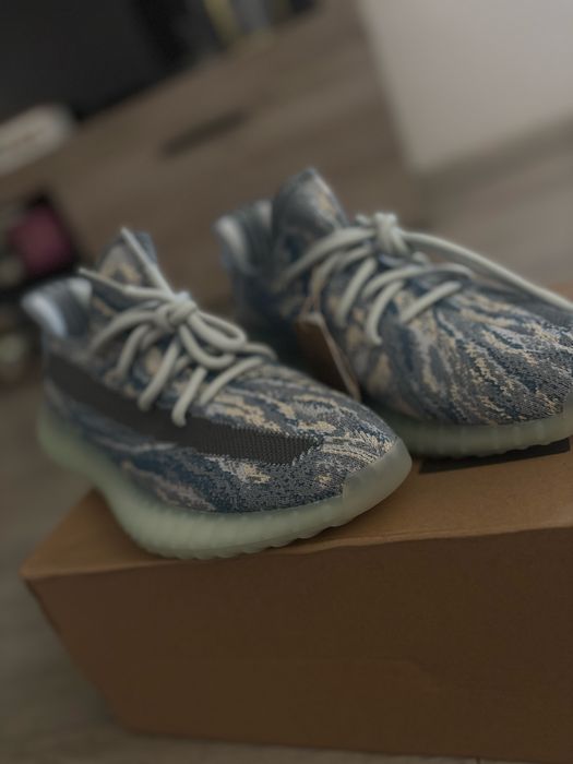 Yeezy Boost 350 V2