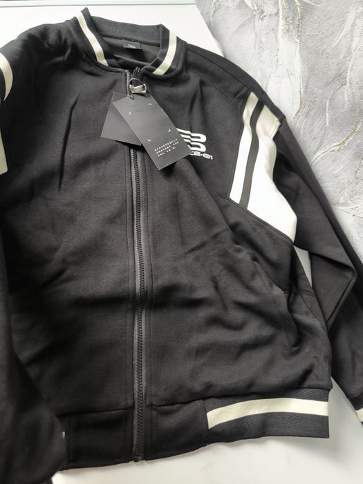 Продам женский спортивный костюм.