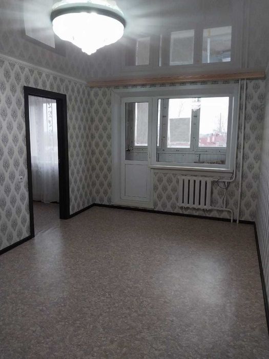 в районе КЖБИ 4 комнатная на 3 этаже