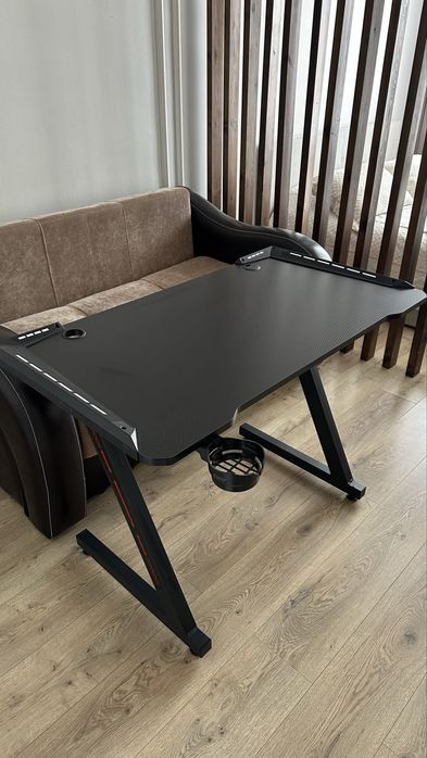 Продам компьютерный стол