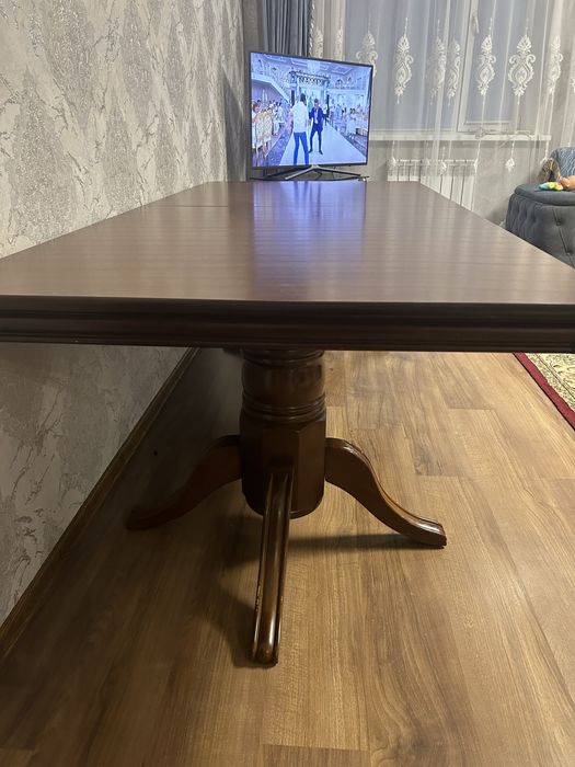 Продам стол гостиный