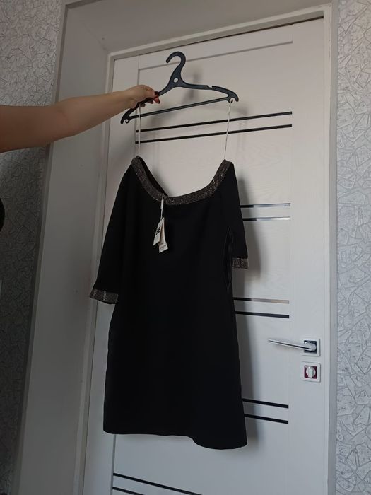 Продам платье 46 размера новое