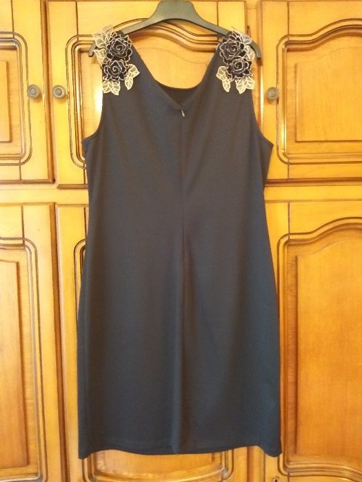 vand rochie mar. 42 culoare negru