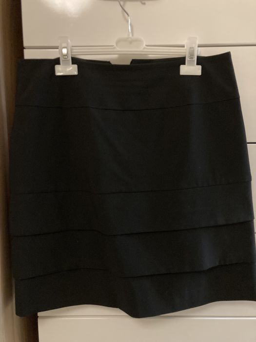 Прекрасна къса черна пола размер 38