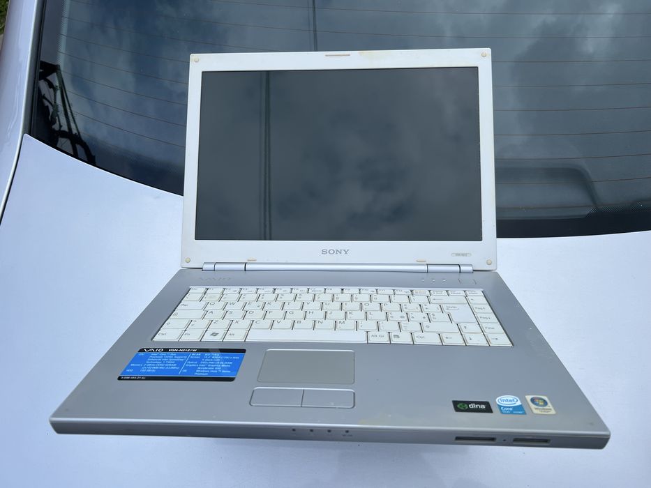 Vând două laptopuri ieftine