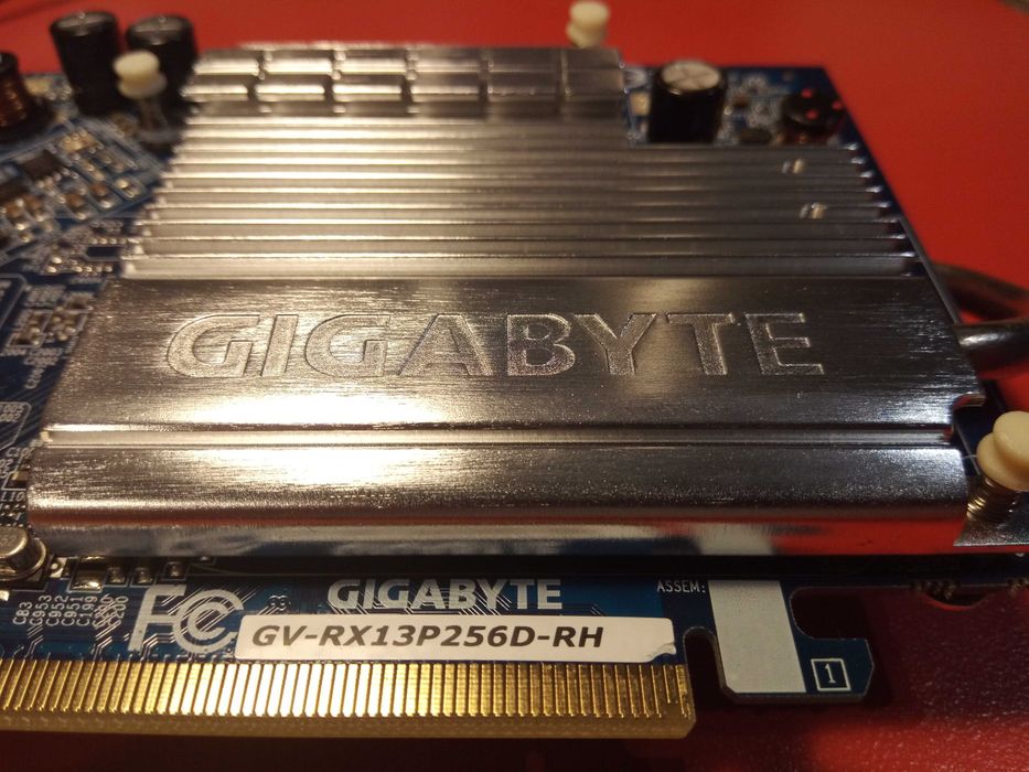 Gigabyte GV-RX13P256D-RH