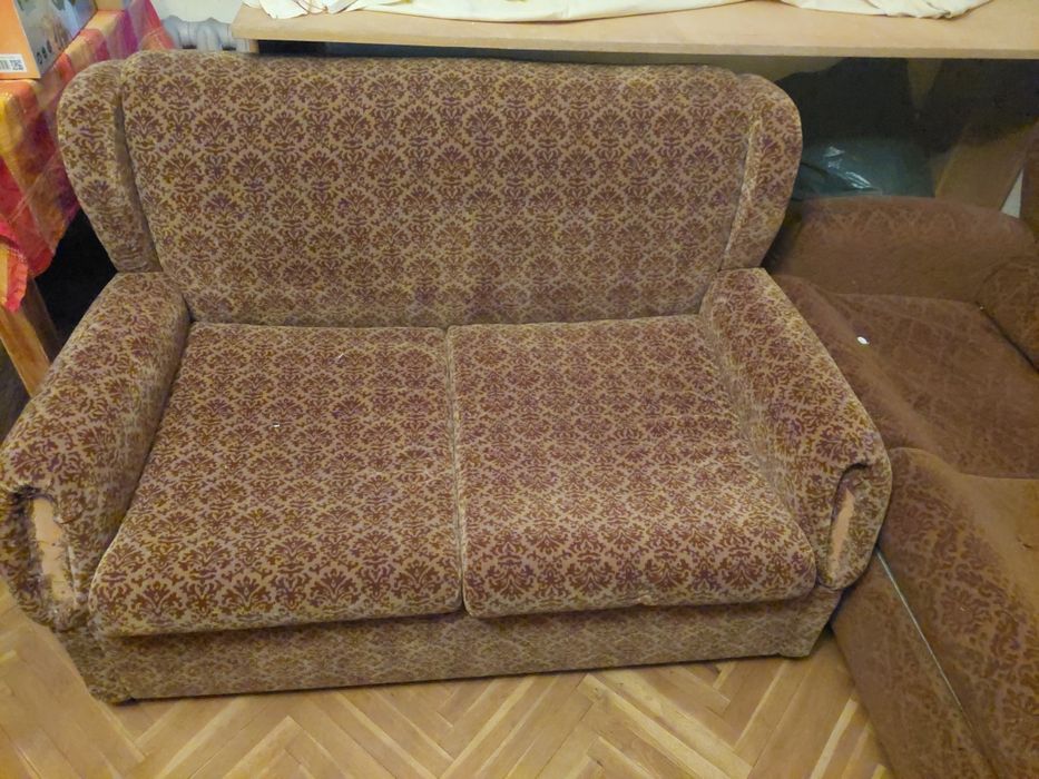 Двуместен разтегателен диван