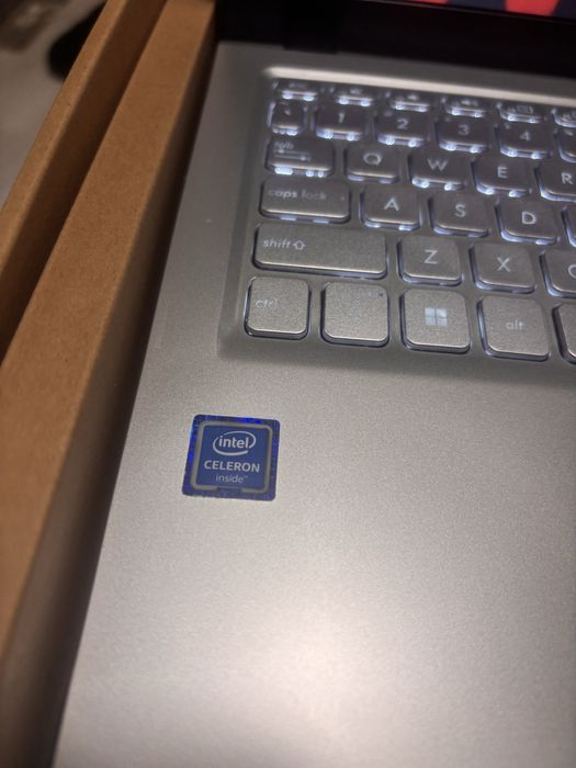 Продавам лаптоп ASUS X515MA intel N4020 4GB  ,256GB SSD, DDR4,