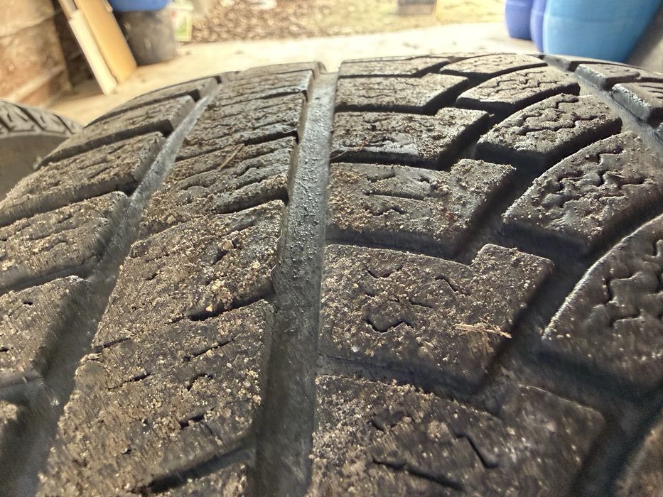 225/50/17 Зимни гуми