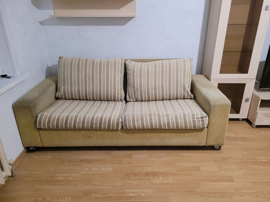 Продам диван, раскладывается.