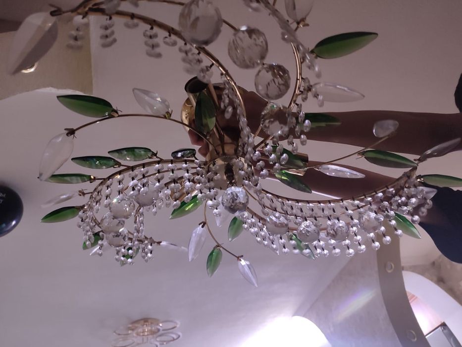 Продам люстру в хорошем состоянии