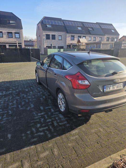 FORD Focus 2011 — imagine 5