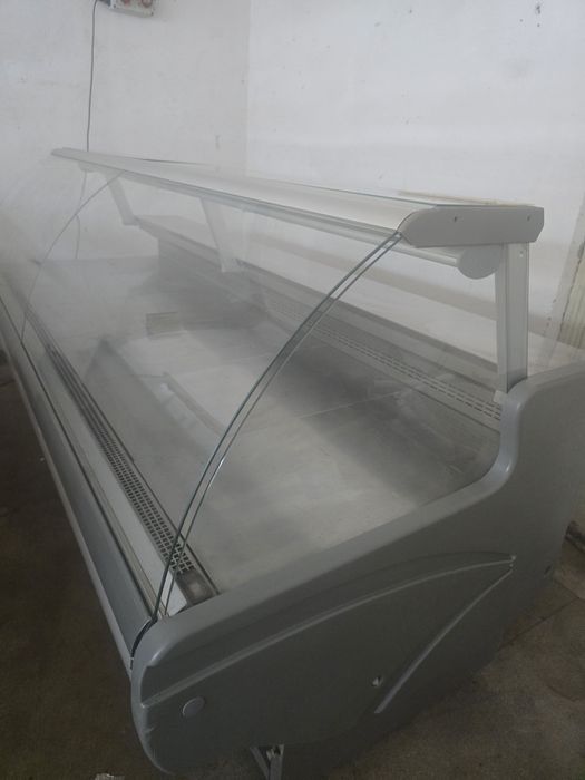 Vitrina frigorifica mezeluri
