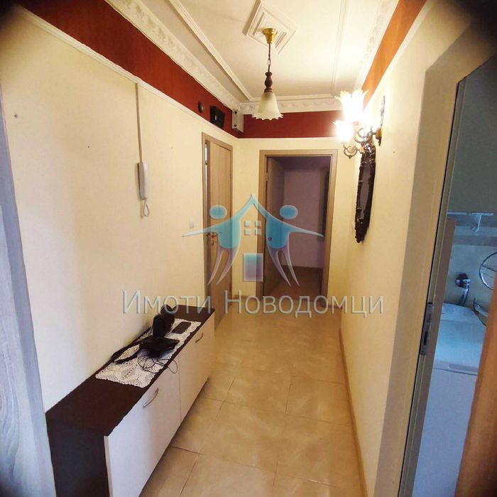 Тристаен, Шумен, Център