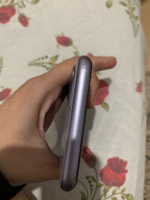 Vând iPhone 11 în stare bună de funcționare.
