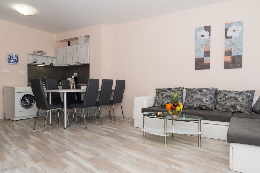 Дава се под наем Тристаен апартамент в Черноморец - 100 кв.м за 360 € - Снимка #7