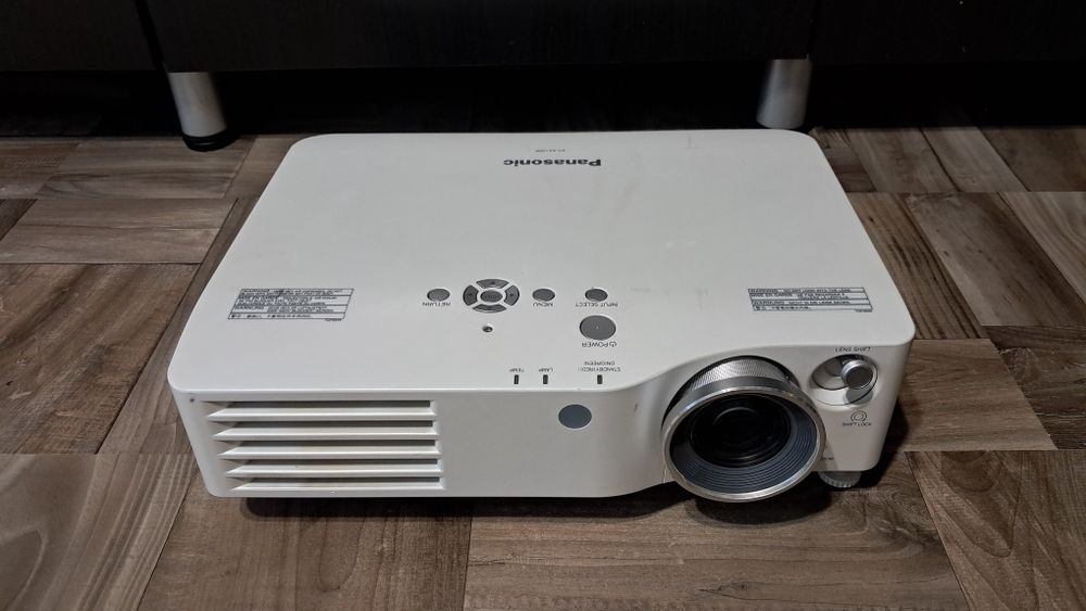 Videoproiector Panasonic pt piese
