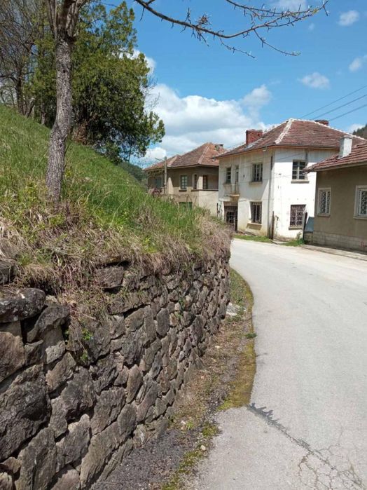 Къща в село Лопян