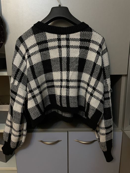 Блузи и пуловери