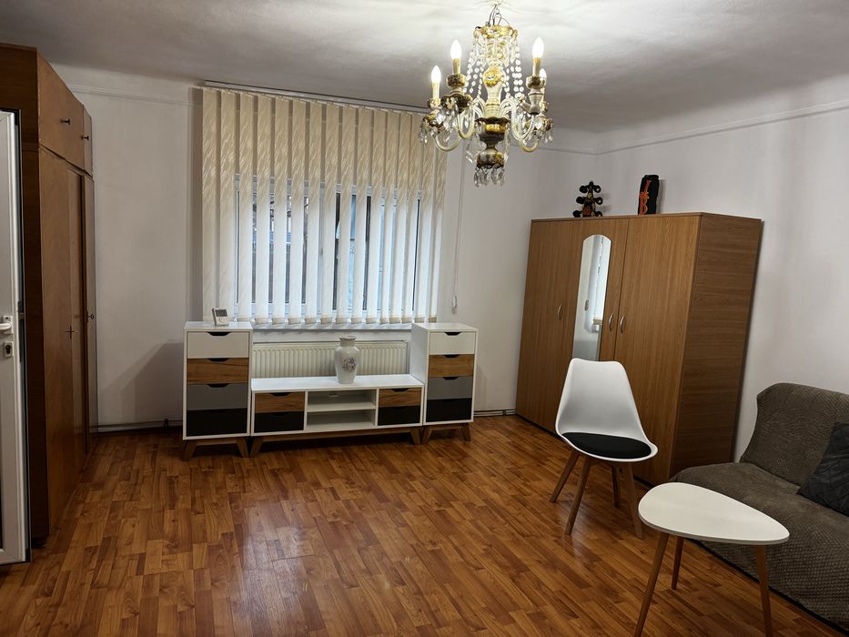 Aparatorii Patriei-Inchiriez casa curte