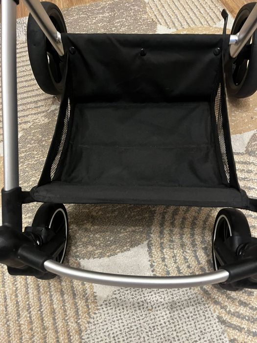 Продам новую коляску