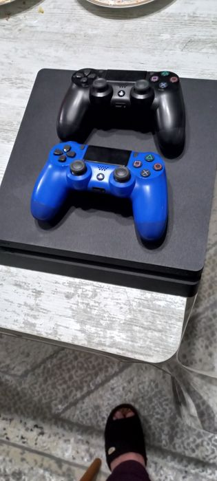 Сони плестейшн 4  продам