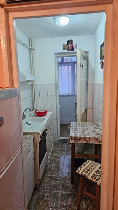 Apartament 2 camere de vanzare Pacani (zona Deal)