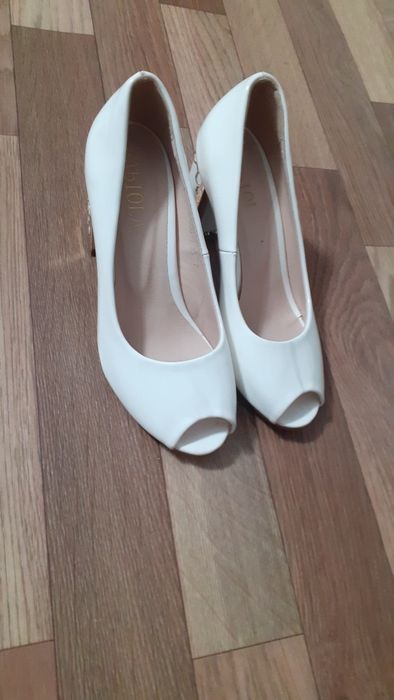 Продам  туфли женские