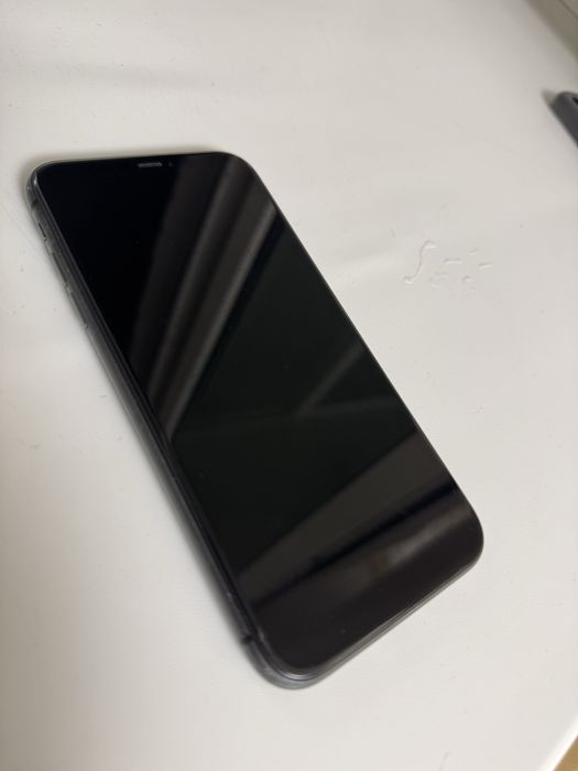 Продам Iphone 11 64 Гб Black
