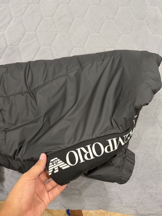Продам куртку оригинал ЕА7