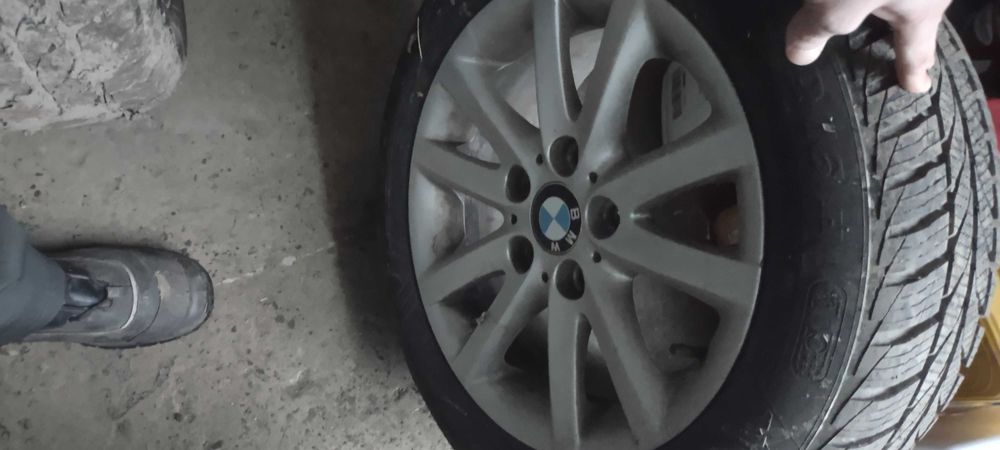 Genții+cauciucuri M+S pe16 bmw stare f buna 800ron