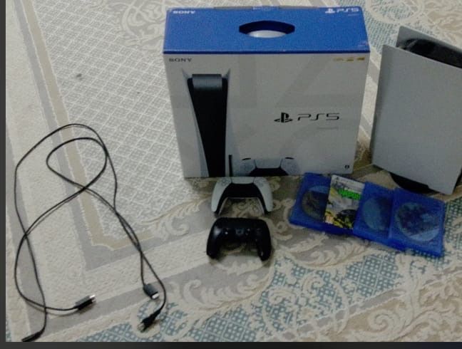 Продам ps5 с играми и двумя джостиками