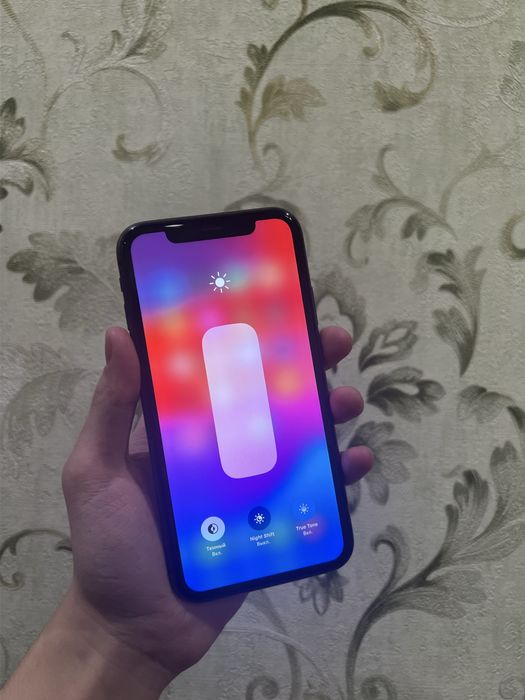 Продам IPhone 11 64GB