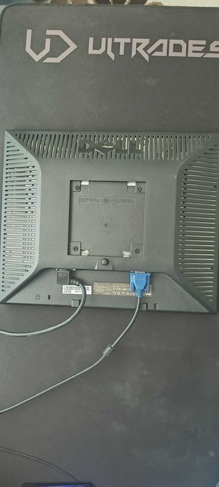 Продавам монитор DELL E178FPc – за части или ремонт