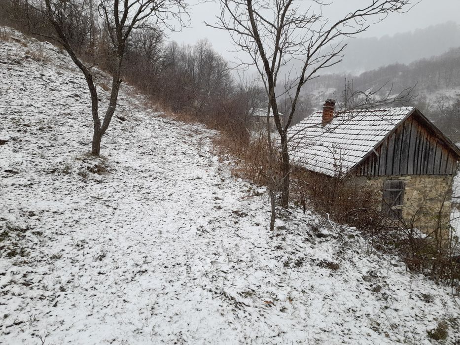 Casa de vanzare la munte in comuna Cornereva + teren 25000 m2
