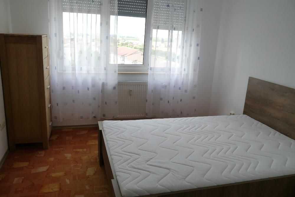 Inchiriez apartament cu 3 camere