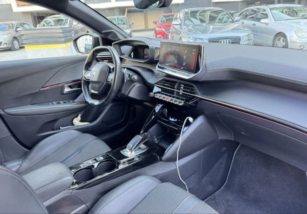 Peugeot 208 GT-Line , automatic, keyless, distronic