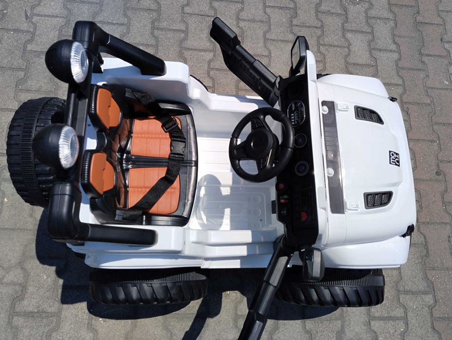 US Двуместен акумулаторен джип FUEGO 4x4