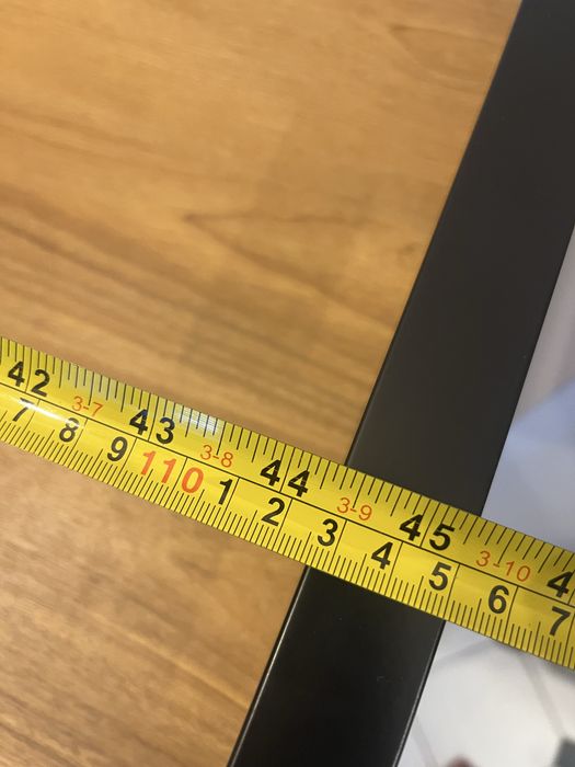 Comoda cadru metalic