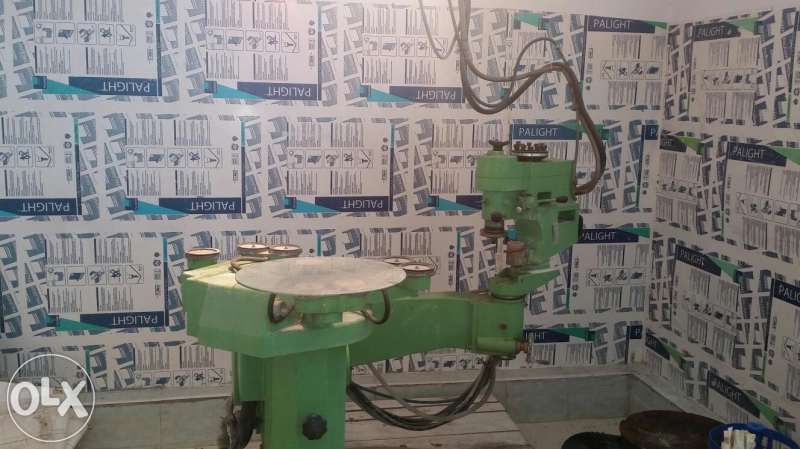 Машина за обработка на стъкла с правилна и неправилна форма