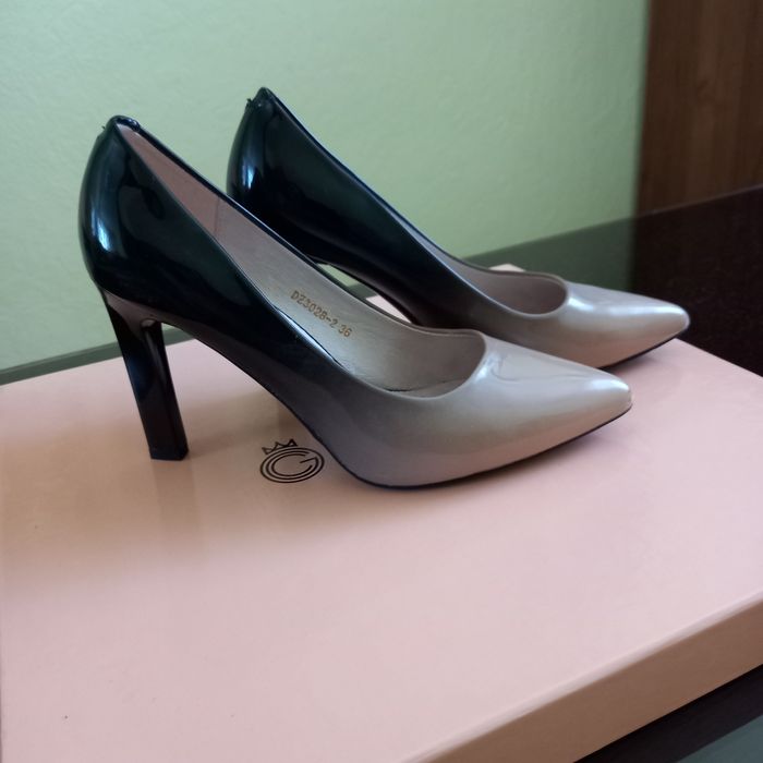 Продажа сапог и туфли.