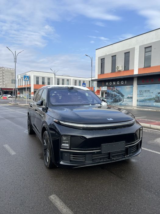 Lixiang L 7 srochno sotiladi
