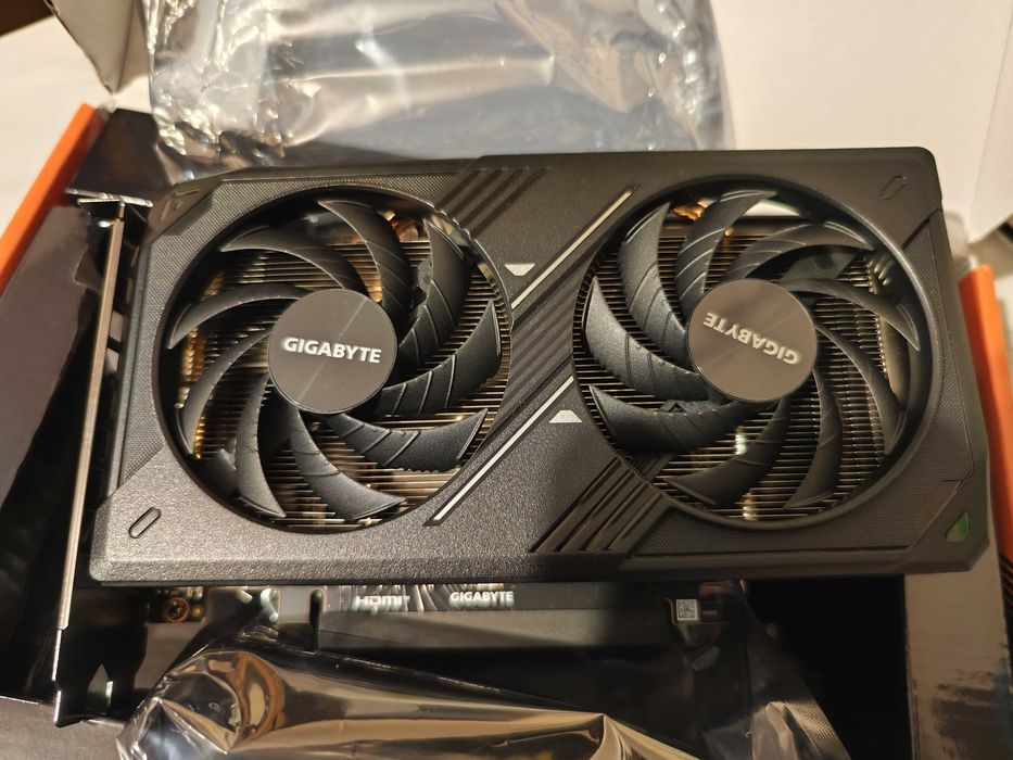 placa video nvidia rtx 5050 de la Gigabyte nouă garanție testată