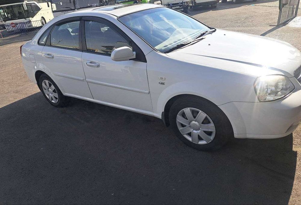 Lacetti 2009 автомат. Пробег 180.000. Бензин